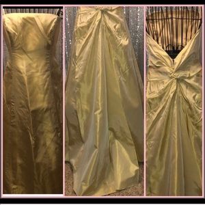 Laundry by Shelli Segal 10 gown Champagne shimmer